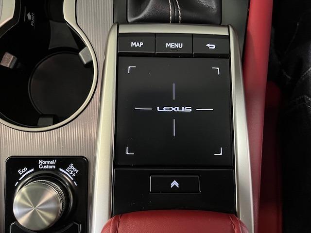 レクサスリモートタッチコントローラーにてナビ・オーディオ等の設定・操作が可能ですッ！