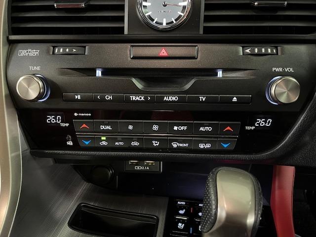 車内の室温を自動調整するオートエアコン装備となりますッ！ミラーヒーターの装備は寒冷地の方には嬉しいオプションですネ！