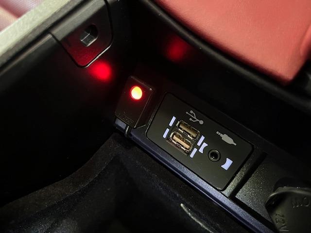 走行中の地デジ視聴を可能にするテレビキット装備ですッ！