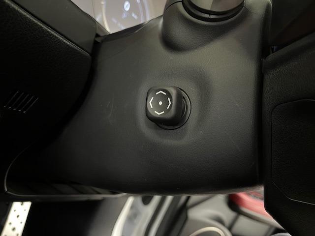 電動ステアリングチルトも装備となりますッ！