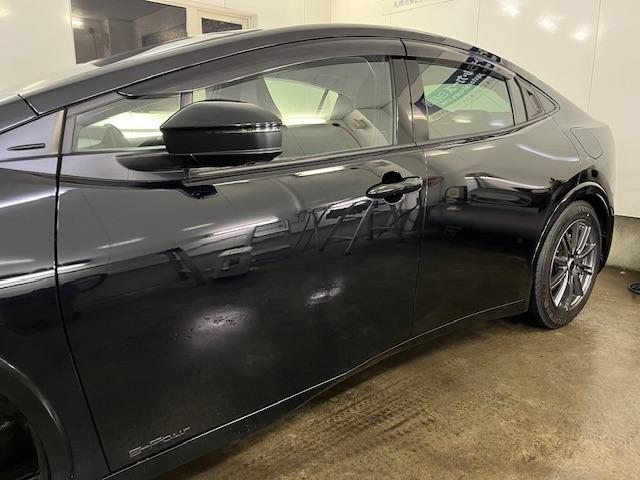 プリウス Ｚ　ワンオーナー　寒冷地仕様　禁煙車　純正１９インチＡＷ　社外１７ＡＷ＋スタッドレスタイヤ付　純正ナビ　フルセグ地デジ　Ｂｌｕｅｔｏｏｔｈ　全方位パノラミックモニター　ドラレコ　純正エンジンスターター（6枚目）