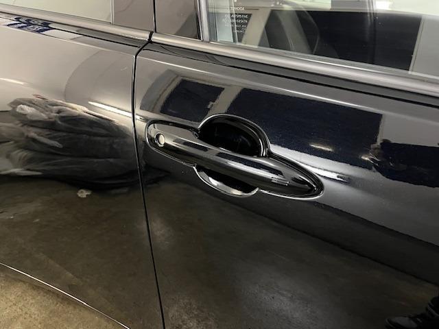 プリウス Ｚ　ワンオーナー　寒冷地仕様　禁煙車　純正１９インチＡＷ　社外１７ＡＷ＋スタッドレスタイヤ付　純正ナビ　フルセグ地デジ　Ｂｌｕｅｔｏｏｔｈ　全方位パノラミックモニター　ドラレコ　純正エンジンスターター（12枚目）