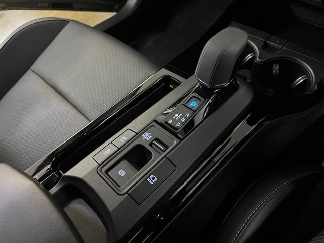 プリウス Ｚ　ワンオーナー　寒冷地仕様　禁煙車　純正１９インチＡＷ　社外１７ＡＷ＋スタッドレスタイヤ付　純正ナビ　フルセグ地デジ　Ｂｌｕｅｔｏｏｔｈ　全方位パノラミックモニター　ドラレコ　純正エンジンスターター（34枚目）