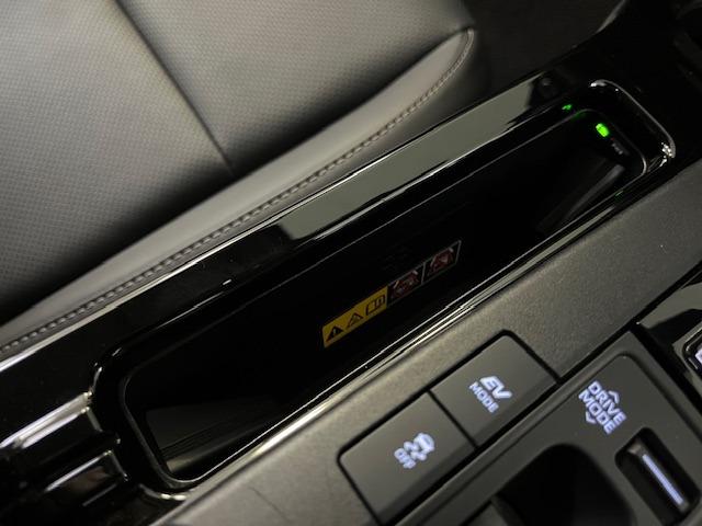 プリウス Ｚ　ワンオーナー　寒冷地仕様　禁煙車　純正１９インチＡＷ　社外１７ＡＷ＋スタッドレスタイヤ付　純正ナビ　フルセグ地デジ　Ｂｌｕｅｔｏｏｔｈ　全方位パノラミックモニター　ドラレコ　純正エンジンスターター（51枚目）