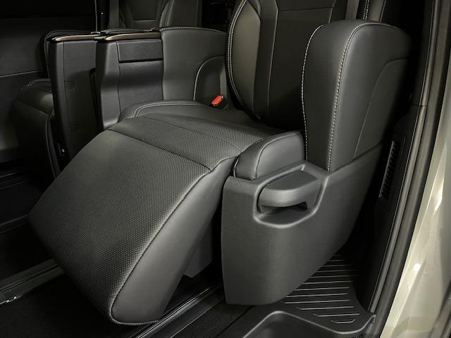 アルファード Z 本州仕入ワンオーナー 寒冷地仕様 左右独立ムーンルーフ デジタルインナーミラー 両側パワースライドドア パワーバックドア 純正ブラックレザーシート 純正18インチAW 新品TOYO製スタッドレスタイヤ(31枚目)