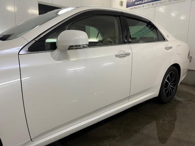 クラウン ロイヤルサルーンｉ－Ｆｏｕｒ　後期型　禁煙車　Ｂｌｕｅｔｏｏｔｈ　ヴェルサンディ１７インチＡＷ　純正１６ＡＷ＋スタッドレスタイヤ付　純正ナビ　フルセグ地デジ　ＤＶＤ再生　バックカメラ　クルーズコントロール　電動サンシェード　ＥＴＣ（5枚目）