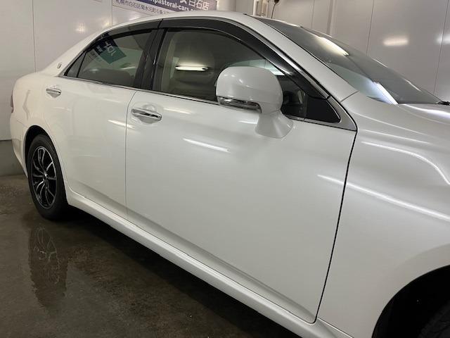 クラウン ロイヤルサルーンｉ－Ｆｏｕｒ　後期型　禁煙車　Ｂｌｕｅｔｏｏｔｈ　ヴェルサンディ１７インチＡＷ　純正１６ＡＷ＋スタッドレスタイヤ付　純正ナビ　フルセグ地デジ　ＤＶＤ再生　バックカメラ　クルーズコントロール　電動サンシェード　ＥＴＣ（9枚目）