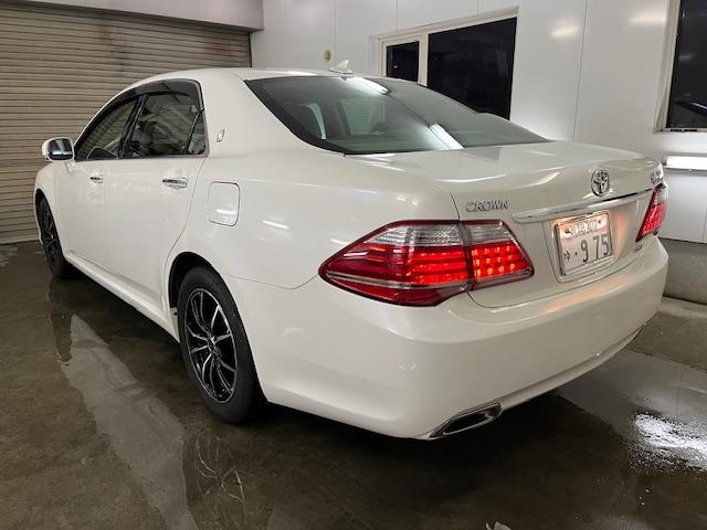 クラウン ロイヤルサルーンｉ－Ｆｏｕｒ　後期型　禁煙車　Ｂｌｕｅｔｏｏｔｈ　ヴェルサンディ１７インチＡＷ　純正１６ＡＷ＋スタッドレスタイヤ付　純正ナビ　フルセグ地デジ　ＤＶＤ再生　バックカメラ　クルーズコントロール　電動サンシェード　ＥＴＣ（12枚目）