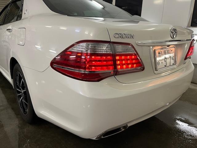 クラウン ロイヤルサルーンｉ－Ｆｏｕｒ　後期型　禁煙車　Ｂｌｕｅｔｏｏｔｈ　ヴェルサンディ１７インチＡＷ　純正１６ＡＷ＋スタッドレスタイヤ付　純正ナビ　フルセグ地デジ　ＤＶＤ再生　バックカメラ　クルーズコントロール　電動サンシェード　ＥＴＣ（13枚目）
