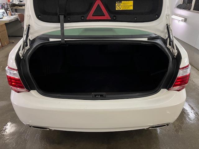 クラウン ロイヤルサルーンｉ－Ｆｏｕｒ　後期型　禁煙車　Ｂｌｕｅｔｏｏｔｈ　ヴェルサンディ１７インチＡＷ　純正１６ＡＷ＋スタッドレスタイヤ付　純正ナビ　フルセグ地デジ　ＤＶＤ再生　バックカメラ　クルーズコントロール　電動サンシェード　ＥＴＣ（16枚目）