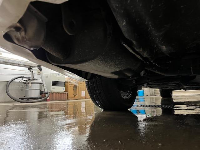 クラウン ロイヤルサルーンｉ－Ｆｏｕｒ　後期型　禁煙車　Ｂｌｕｅｔｏｏｔｈ　ヴェルサンディ１７インチＡＷ　純正１６ＡＷ＋スタッドレスタイヤ付　純正ナビ　フルセグ地デジ　ＤＶＤ再生　バックカメラ　クルーズコントロール　電動サンシェード　ＥＴＣ（19枚目）