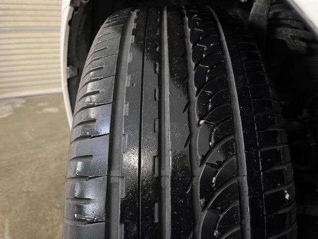 クラウン ロイヤルサルーンｉ－Ｆｏｕｒ　後期型　禁煙車　Ｂｌｕｅｔｏｏｔｈ　ヴェルサンディ１７インチＡＷ　純正１６ＡＷ＋スタッドレスタイヤ付　純正ナビ　フルセグ地デジ　ＤＶＤ再生　バックカメラ　クルーズコントロール　電動サンシェード　ＥＴＣ（24枚目）