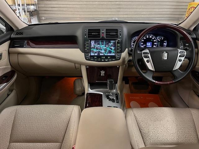クラウン ロイヤルサルーンｉ－Ｆｏｕｒ　後期型　禁煙車　Ｂｌｕｅｔｏｏｔｈ　ヴェルサンディ１７インチＡＷ　純正１６ＡＷ＋スタッドレスタイヤ付　純正ナビ　フルセグ地デジ　ＤＶＤ再生　バックカメラ　クルーズコントロール　電動サンシェード　ＥＴＣ（27枚目）