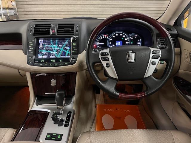 クラウン ロイヤルサルーンｉ－Ｆｏｕｒ　後期型　禁煙車　Ｂｌｕｅｔｏｏｔｈ　ヴェルサンディ１７インチＡＷ　純正１６ＡＷ＋スタッドレスタイヤ付　純正ナビ　フルセグ地デジ　ＤＶＤ再生　バックカメラ　クルーズコントロール　電動サンシェード　ＥＴＣ（28枚目）