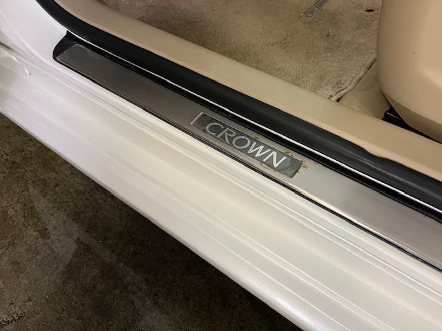 クラウン ロイヤルサルーンｉ－Ｆｏｕｒ　後期型　禁煙車　Ｂｌｕｅｔｏｏｔｈ　ヴェルサンディ１７インチＡＷ　純正１６ＡＷ＋スタッドレスタイヤ付　純正ナビ　フルセグ地デジ　ＤＶＤ再生　バックカメラ　クルーズコントロール　電動サンシェード　ＥＴＣ（33枚目）