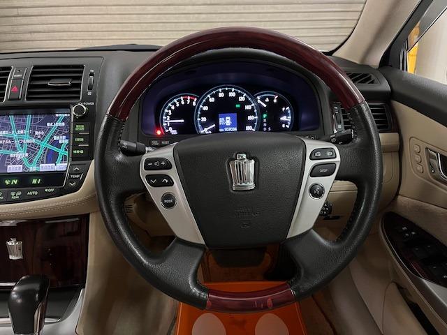 クラウン ロイヤルサルーンｉ－Ｆｏｕｒ　後期型　禁煙車　Ｂｌｕｅｔｏｏｔｈ　ヴェルサンディ１７インチＡＷ　純正１６ＡＷ＋スタッドレスタイヤ付　純正ナビ　フルセグ地デジ　ＤＶＤ再生　バックカメラ　クルーズコントロール　電動サンシェード　ＥＴＣ（45枚目）