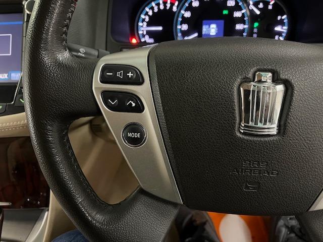 クラウン ロイヤルサルーンｉ－Ｆｏｕｒ　後期型　禁煙車　Ｂｌｕｅｔｏｏｔｈ　ヴェルサンディ１７インチＡＷ　純正１６ＡＷ＋スタッドレスタイヤ付　純正ナビ　フルセグ地デジ　ＤＶＤ再生　バックカメラ　クルーズコントロール　電動サンシェード　ＥＴＣ（46枚目）