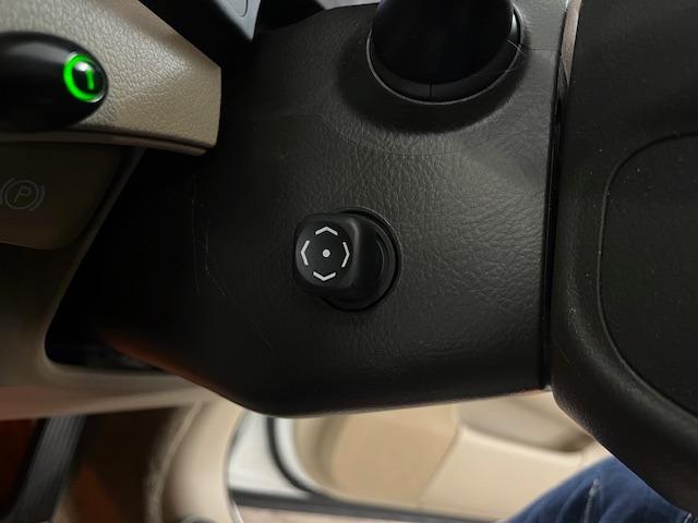 クラウン ロイヤルサルーンｉ－Ｆｏｕｒ　後期型　禁煙車　Ｂｌｕｅｔｏｏｔｈ　ヴェルサンディ１７インチＡＷ　純正１６ＡＷ＋スタッドレスタイヤ付　純正ナビ　フルセグ地デジ　ＤＶＤ再生　バックカメラ　クルーズコントロール　電動サンシェード　ＥＴＣ（50枚目）