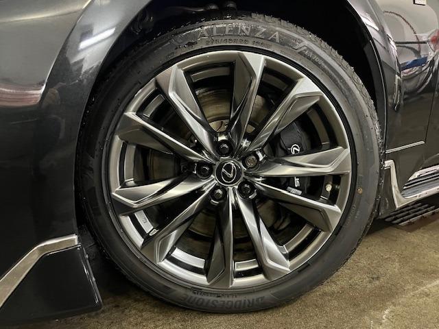 LS LS500h Fスポーツ 本州仕入 寒冷地仕様 マークレビンソン 電動ムーンルーフ 純正20インチAW 純正19AW+スタッドレスタイヤ デジタルインナーミラー ヘッドアップディプレイ 純正ドライブレコーダー 三眼LEDライト(27枚目)