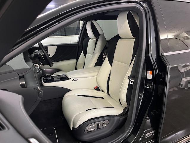 LS LS500h Fスポーツ 本州仕入 寒冷地仕様 マークレビンソン 電動ムーンルーフ 純正20インチAW 純正19AW+スタッドレスタイヤ デジタルインナーミラー ヘッドアップディプレイ 純正ドライブレコーダー 三眼LEDライト(33枚目)