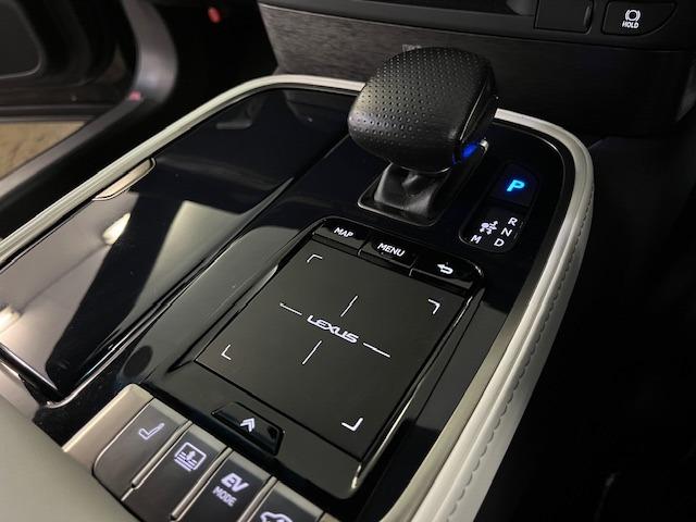 LS LS500h Fスポーツ 本州仕入 寒冷地仕様 マークレビンソン 電動ムーンルーフ 純正20インチAW 純正19AW+スタッドレスタイヤ デジタルインナーミラー ヘッドアップディプレイ 純正ドライブレコーダー 三眼LEDライト(41枚目)
