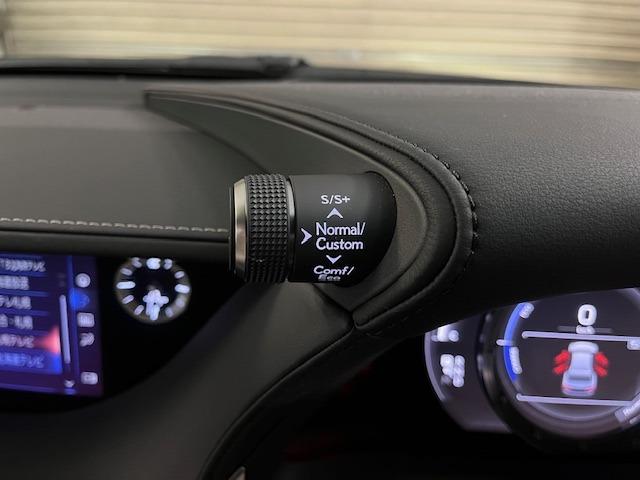 LS LS500h Fスポーツ 本州仕入 寒冷地仕様 マークレビンソン 電動ムーンルーフ 純正20インチAW 純正19AW+スタッドレスタイヤ デジタルインナーミラー ヘッドアップディプレイ 純正ドライブレコーダー 三眼LEDライト(60枚目)
