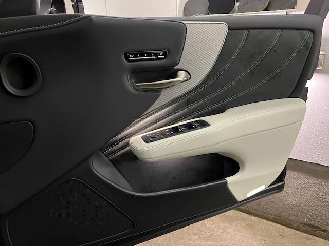 LS LS500h Fスポーツ 本州仕入 寒冷地仕様 マークレビンソン 電動ムーンルーフ 純正20インチAW 純正19AW+スタッドレスタイヤ デジタルインナーミラー ヘッドアップディプレイ 純正ドライブレコーダー 三眼LEDライト(68枚目)