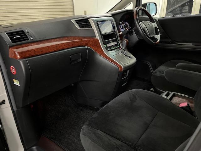 ヴェルファイア ２．４Ｚ　プラチナセレクションＩＩ　本州仕入　禁煙車　両側パワースライドドア　社外１８インチブラポリＡＷ　社外１７ＡＷ＋スタッドレスタイヤ付　ＫＥＮＷＯＯＤナビ　フルセグ地デジ　ＤＶＤ再生　Ｂｌｕｅｔｏｏｔｈオーディオ　バックカメラ（32枚目）