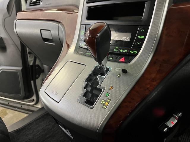 ヴェルファイア ２．４Ｚ　プラチナセレクションＩＩ　本州仕入　禁煙車　両側パワースライドドア　社外１８インチブラポリＡＷ　社外１７ＡＷ＋スタッドレスタイヤ付　ＫＥＮＷＯＯＤナビ　フルセグ地デジ　ＤＶＤ再生　Ｂｌｕｅｔｏｏｔｈオーディオ　バックカメラ（40枚目）