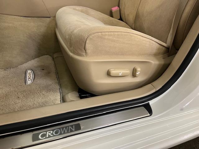 クラウン ２．５ロイヤルサルーンｉ－Ｆｏｕｒ　プレミアムＥＤ　本州仕入　後期型　Ｂｌｕｅｔｏｏｔｈ　純正ＨＤＤナビ　フルセグ地デジ　ＤＶＤ再生　ミュージックサーバー　バック＆サイドカメラ　クルーズコントロール　両席パワーシート　前後コーナーセンサー　純正ＥＴＣ（30枚目）