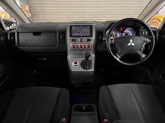 �C���e���A�̓O���[���u���b�N����Ƃ����������������͋C�ƂȂ��Ă��܂��b�I