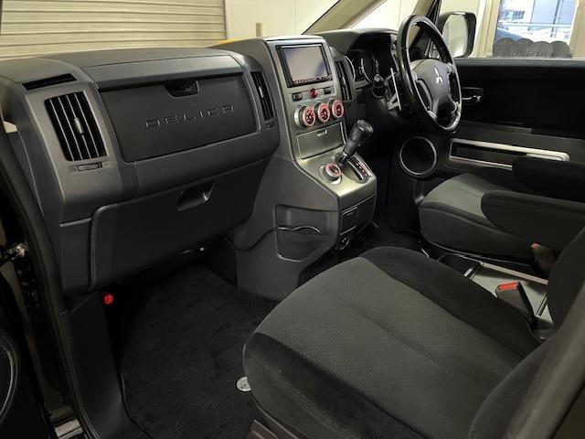 �C���e���A�̓O���[���u���b�N����Ƃ����������������͋C�ƂȂ��Ă��܂��b�I