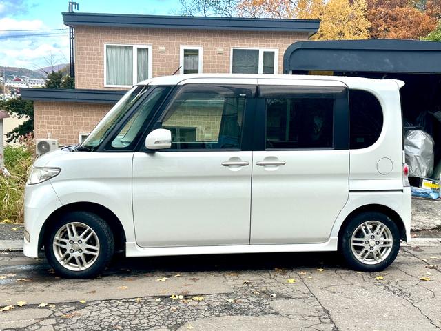 タント カスタムＶセレクション　４ＷＤ　　タイミングチェーン車　エンジンスターター　ＨＩＤ　楽ナビ　ワンセグテレビ　スマートキー　夏冬アルミ（3枚目）