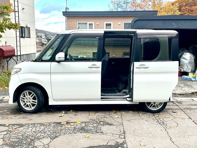 タント カスタムＶセレクション　４ＷＤ　　タイミングチェーン車　エンジンスターター　ＨＩＤ　楽ナビ　ワンセグテレビ　スマートキー　夏冬アルミ（5枚目）