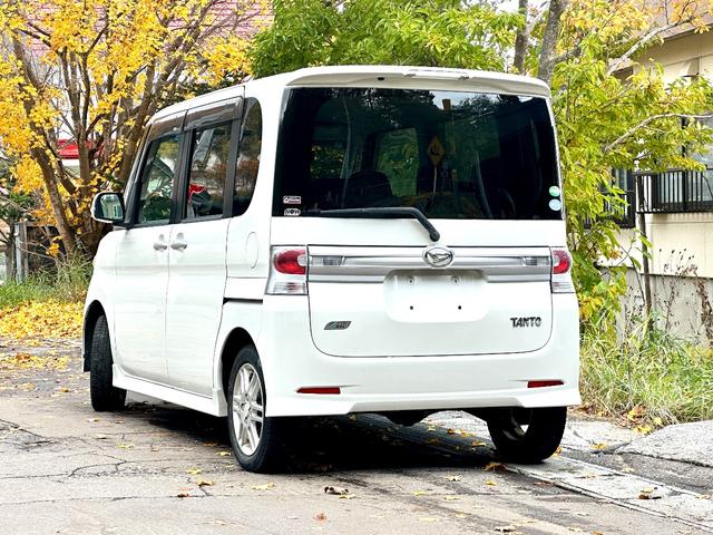 タント カスタムＶセレクション　４ＷＤ　　タイミングチェーン車　エンジンスターター　ＨＩＤ　楽ナビ　ワンセグテレビ　スマートキー　夏冬アルミ（8枚目）