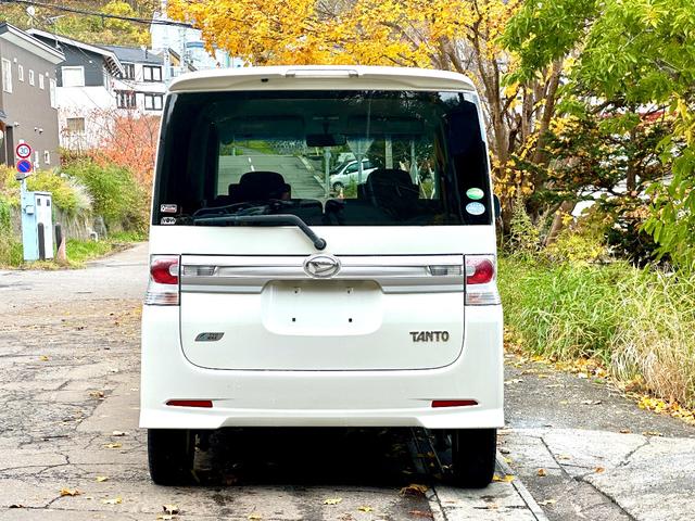 タント カスタムＶセレクション　４ＷＤ　　タイミングチェーン車　エンジンスターター　ＨＩＤ　楽ナビ　ワンセグテレビ　スマートキー　夏冬アルミ（9枚目）