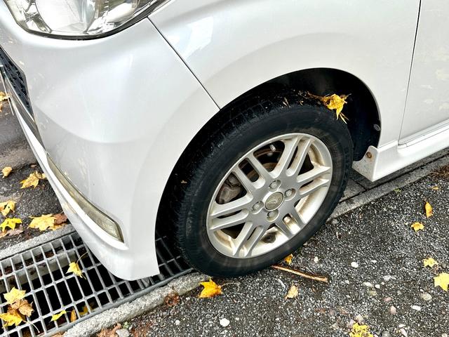 タント カスタムＶセレクション　４ＷＤ　　タイミングチェーン車　エンジンスターター　ＨＩＤ　楽ナビ　ワンセグテレビ　スマートキー　夏冬アルミ（13枚目）