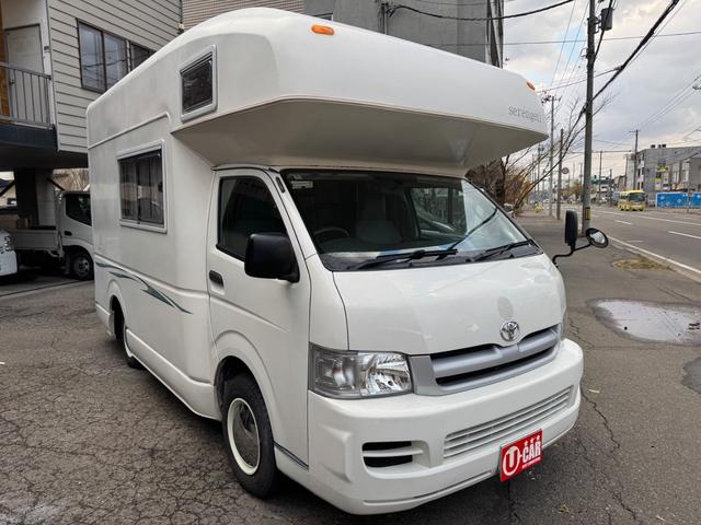 ハイエースワゴン ＤＸ　ＡＴ／４ＷＤ　ＦＦヒーター　Ｂｌｕ－ｒａｙ内臓地デジＴＶ　リン酸リチウムイオンバッテリー　１２Ｖ２００Ａｈ装備　キッチン　常設２段ベット　冷蔵庫（4枚目）