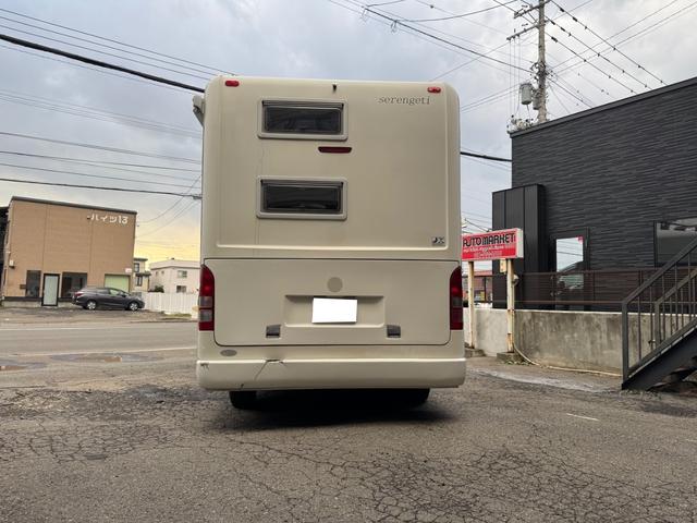 ハイエースワゴン ＤＸ　ＡＴ／４ＷＤ　ＦＦヒーター　Ｂｌｕ－ｒａｙ内臓地デジＴＶ　リン酸リチウムイオンバッテリー　１２Ｖ２００Ａｈ装備　キッチン　常設２段ベット　冷蔵庫（8枚目）