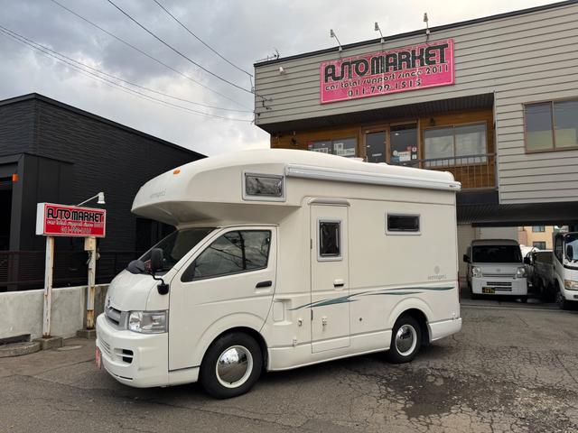 ハイエースワゴン ＤＸ　ＡＴ／４ＷＤ　ＦＦヒーター　Ｂｌｕ－ｒａｙ内臓地デジＴＶ　リン酸リチウムイオンバッテリー　１２Ｖ２００Ａｈ装備　キッチン　常設２段ベット　冷蔵庫（11枚目）