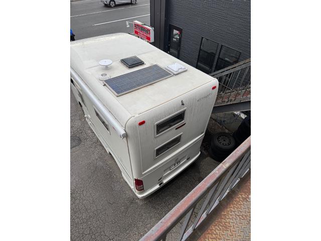 ハイエースワゴン ＤＸ　ＡＴ／４ＷＤ　ＦＦヒーター　Ｂｌｕ－ｒａｙ内臓地デジＴＶ　リン酸リチウムイオンバッテリー　１２Ｖ２００Ａｈ装備　キッチン　常設２段ベット　冷蔵庫（12枚目）