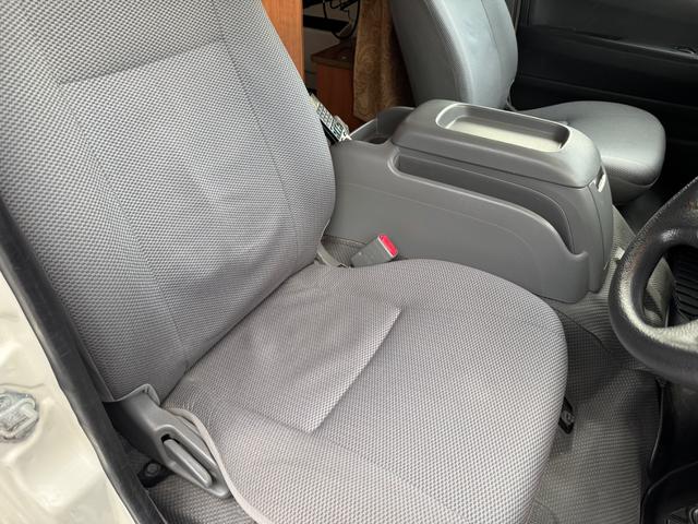 ハイエースワゴン ＤＸ　ＡＴ／４ＷＤ　ＦＦヒーター　Ｂｌｕ－ｒａｙ内臓地デジＴＶ　リン酸リチウムイオンバッテリー　１２Ｖ２００Ａｈ装備　キッチン　常設２段ベット　冷蔵庫（18枚目）