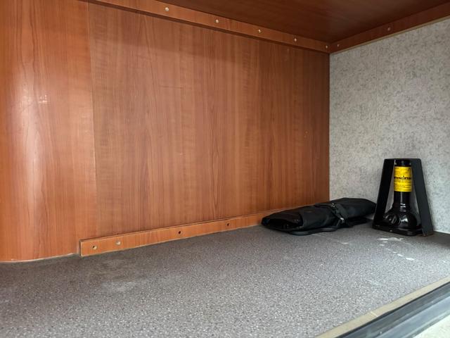 ハイエースワゴン ＤＸ　ＡＴ／４ＷＤ　ＦＦヒーター　Ｂｌｕ－ｒａｙ内臓地デジＴＶ　リン酸リチウムイオンバッテリー　１２Ｖ２００Ａｈ装備　キッチン　常設２段ベット　冷蔵庫（52枚目）