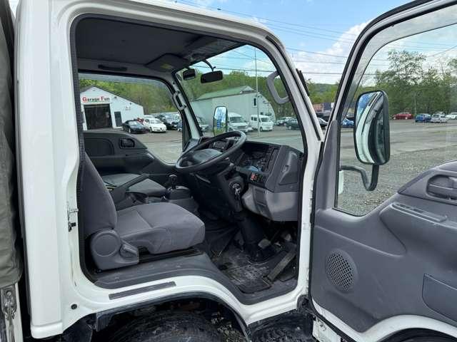 タイタントラック フルワイドロー　４ＷＤ　インタークラーラーターボディーゼル　スムーサＥＸ　１．５ｔ積　アーム式パワーゲート付　幌車　キーレス　４ナンバー　シャーシー塗装　スタッドレスタイヤ（ホイール付）付（13枚目）