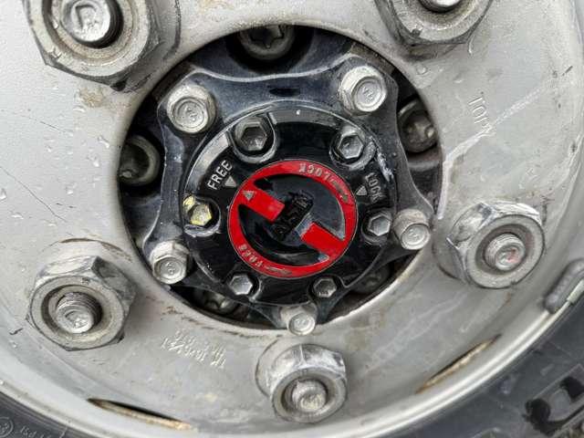 タイタントラック フルワイドロー　４ＷＤ　インタークラーラーターボディーゼル　スムーサＥＸ　１．５ｔ積　アーム式パワーゲート付　幌車　キーレス　４ナンバー　シャーシー塗装　スタッドレスタイヤ（ホイール付）付（20枚目）