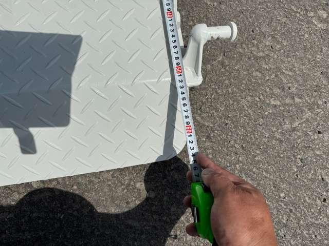 タイタントラック フルワイドロー　４ＷＤ　インタークラーラーターボディーゼル　スムーサＥＸ　１．５ｔ積　アーム式パワーゲート付　幌車　キーレス　４ナンバー　シャーシー塗装　スタッドレスタイヤ（ホイール付）付（26枚目）