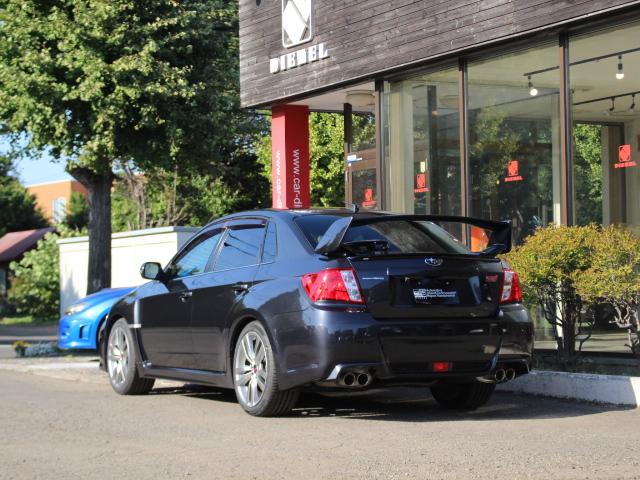 インプレッサ ＷＲＸ　ＳＴＩ　Ａライン　４ＷＤターボ　本州仕入れ　走行距離７．２万キロ　大型リアスポイラー　ＳＴＩサスペンション＆トランクスポイラー　ＳＴＩ１８ＡＷ　新品夏タイヤ　ナビＴＶ　バックカメラ　クルーズコントロール　パドルシフト（8枚目）