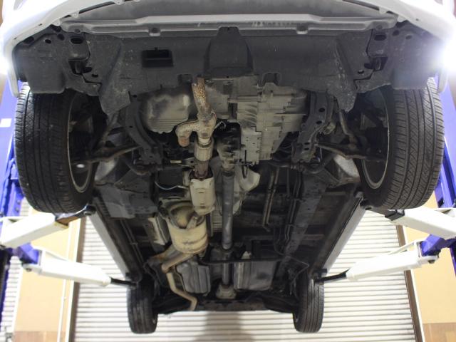 オデッセイ アブソルート　４ＷＤ　後期型　走行５．９万キロ　サンルーフ　６人乗り　モデューロマフラー　純正１７ＡＷ　後席モニター　ナビ　バックカメラ　フルセグＴＶ　Ｂｌｕｅｔｏｏｔｈ　ＵＳＢ・ｉＰｈｏｎｅ接続　キーレス　ＥＴＣ（18枚目）