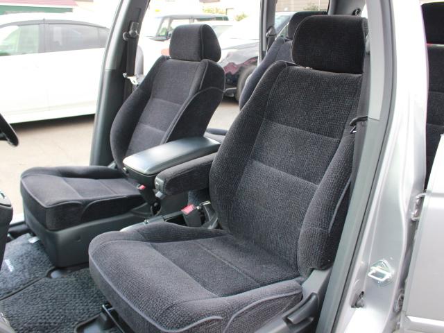 オデッセイ アブソルート　４ＷＤ　後期型　走行５．９万キロ　サンルーフ　６人乗り　モデューロマフラー　純正１７ＡＷ　後席モニター　ナビ　バックカメラ　フルセグＴＶ　Ｂｌｕｅｔｏｏｔｈ　ＵＳＢ・ｉＰｈｏｎｅ接続　キーレス　ＥＴＣ（40枚目）