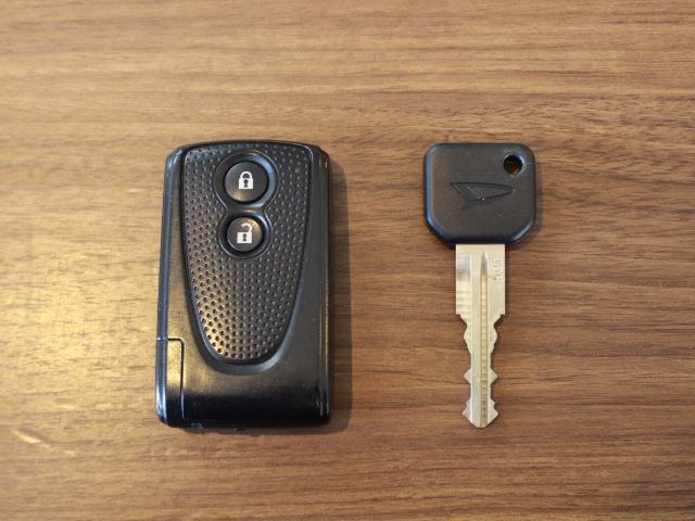 ムーヴ カスタム　Ｘリミテッド　４ＷＤ　１３インチＡＷ　ナビＴＶ　バックカメラ　ＡＵＸ　スマートキー　プッシュスタート　ベンチシート　ＨＩＤヘッドライト　フロントフォグ　電動格納ミラー　アイドリングストップ（25枚目）